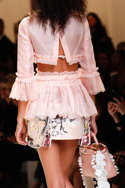 Look 37